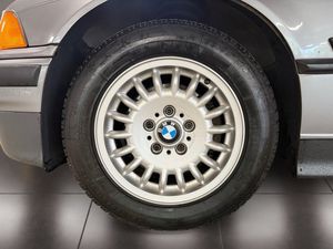 BMW 320 bild 21