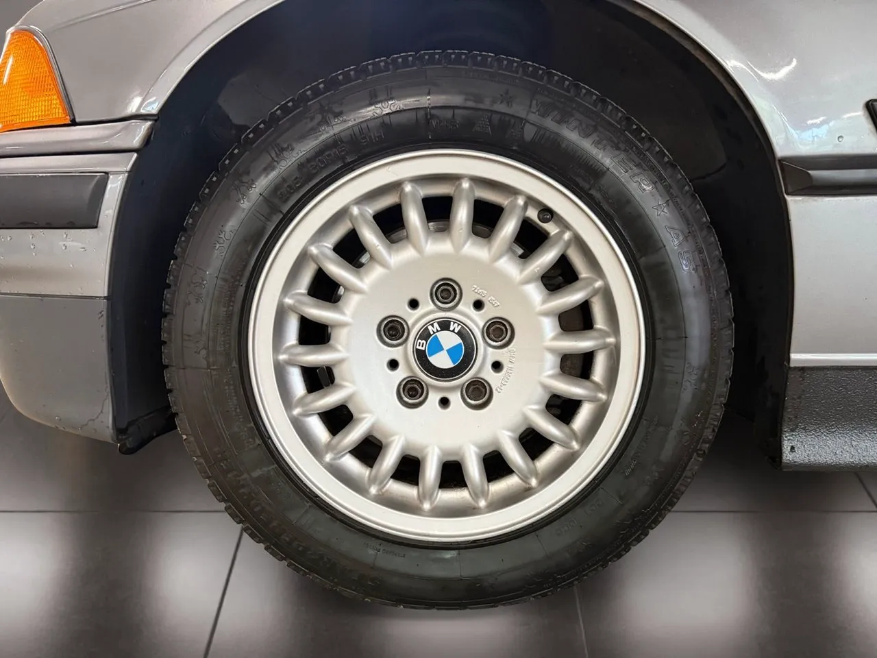 Vehicle image 20