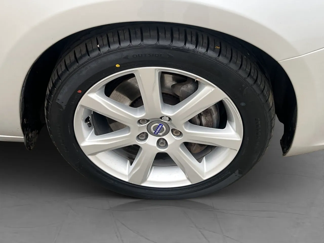 Vehicle image 32