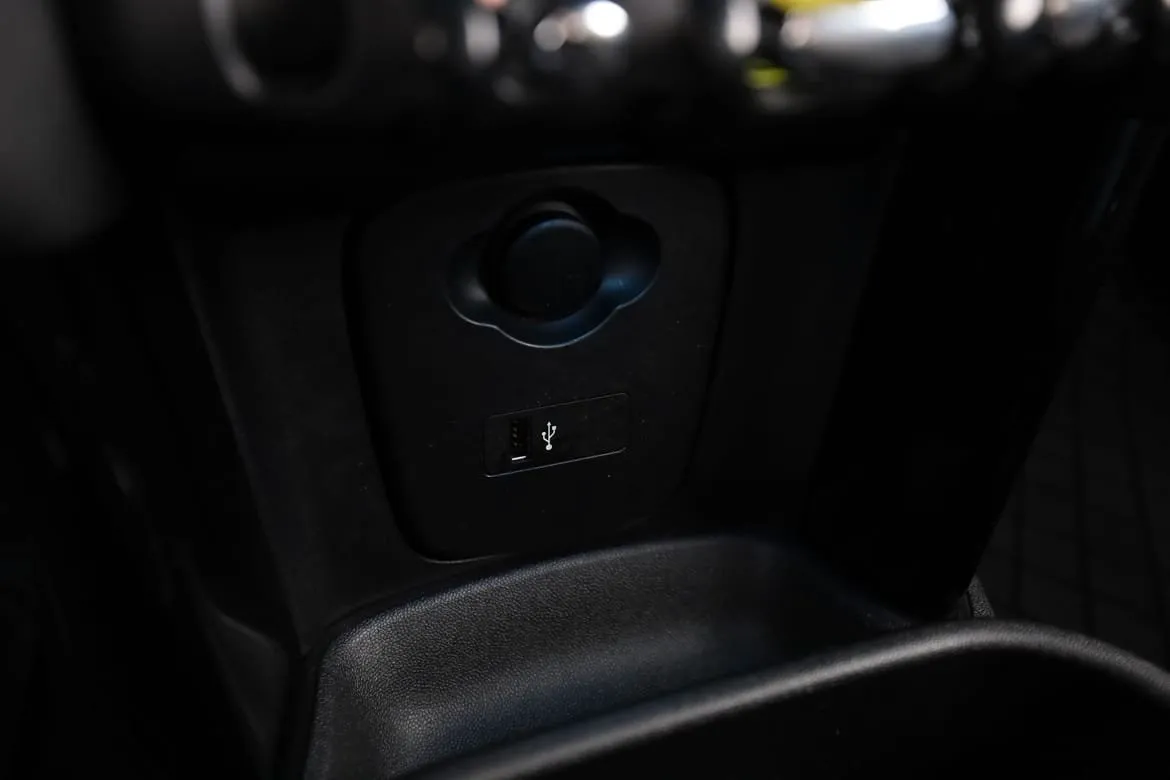 Vehicle image 28