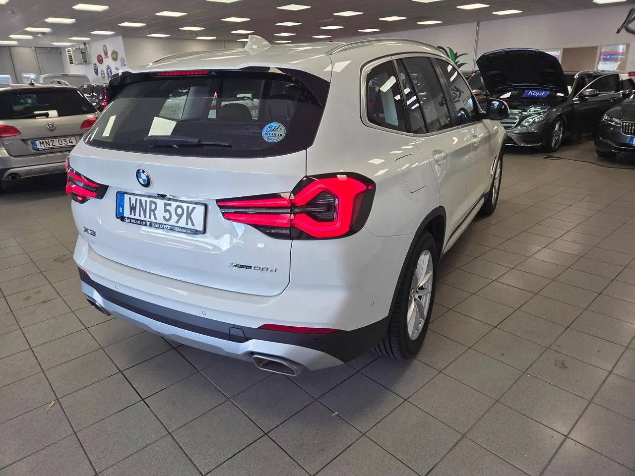 Vehicle image 9