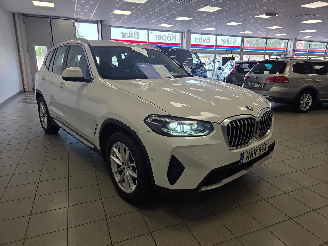 Vehicle image 13