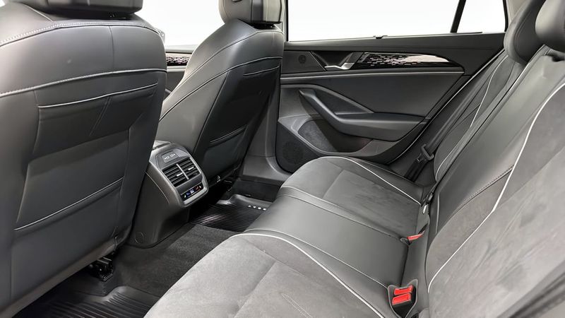 Volkswagen Passat bild 11