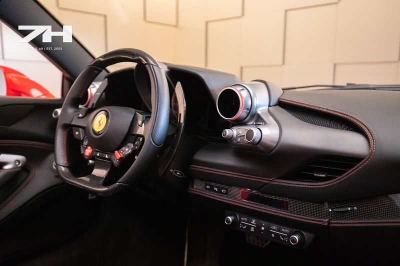 Ferrari F8 bild 14