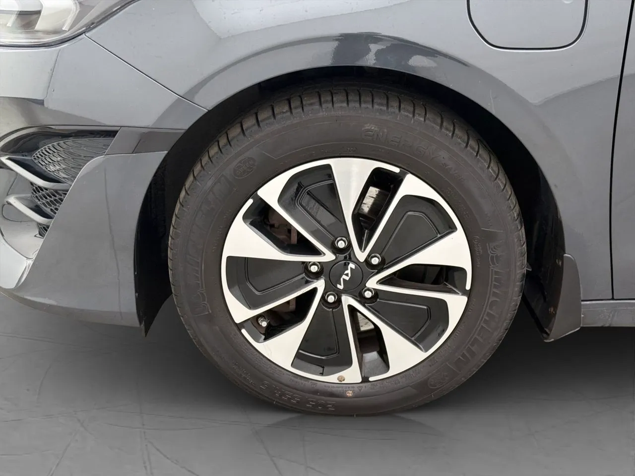 Vehicle image 30
