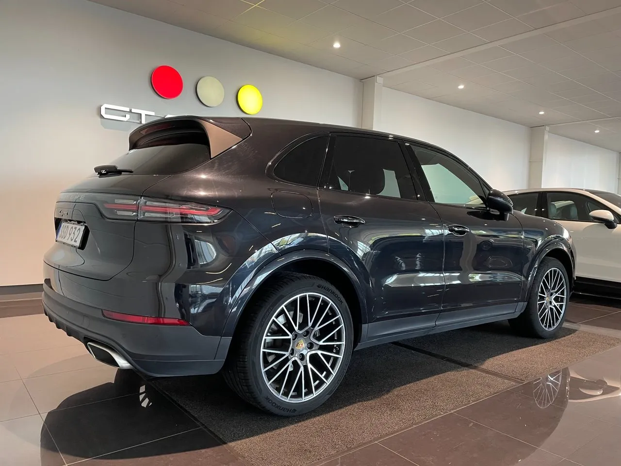 Vehicle image 8