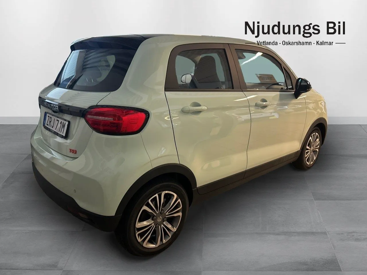 Vehicle image 3