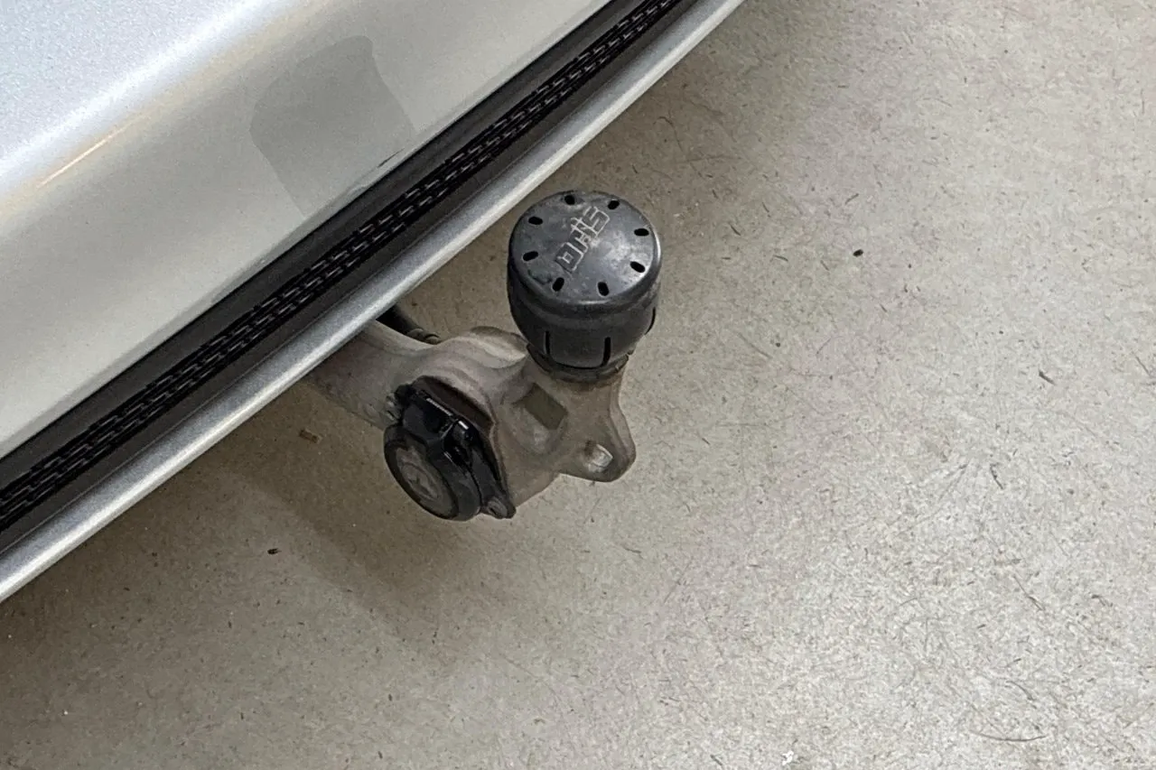 Vehicle image 32