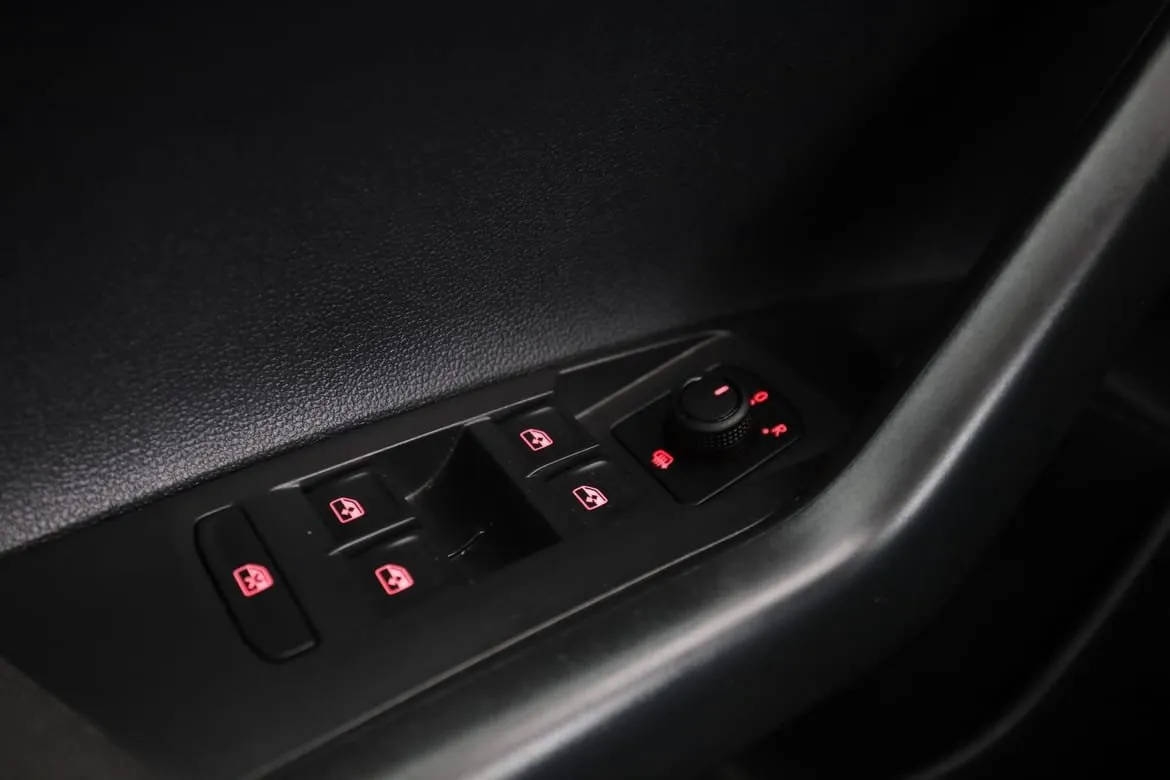 Vehicle image 32