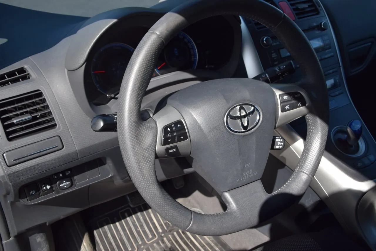 Vehicle image 13