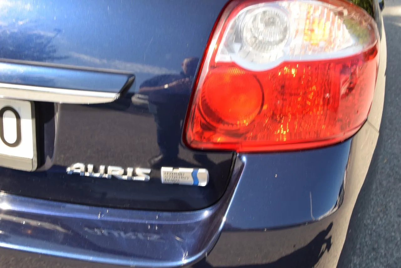 Vehicle image 16