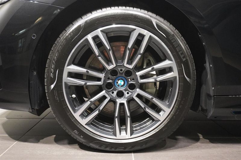 BMW i5 bild 7
