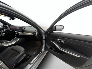 BMW 330 bild 27