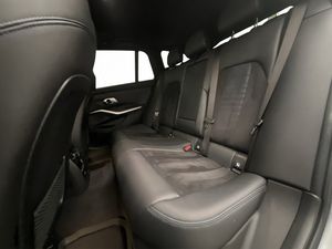 BMW 330 bild 30