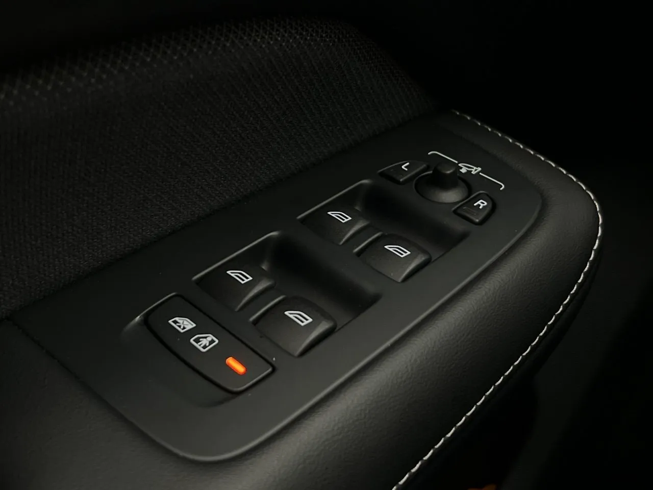 Vehicle image 34