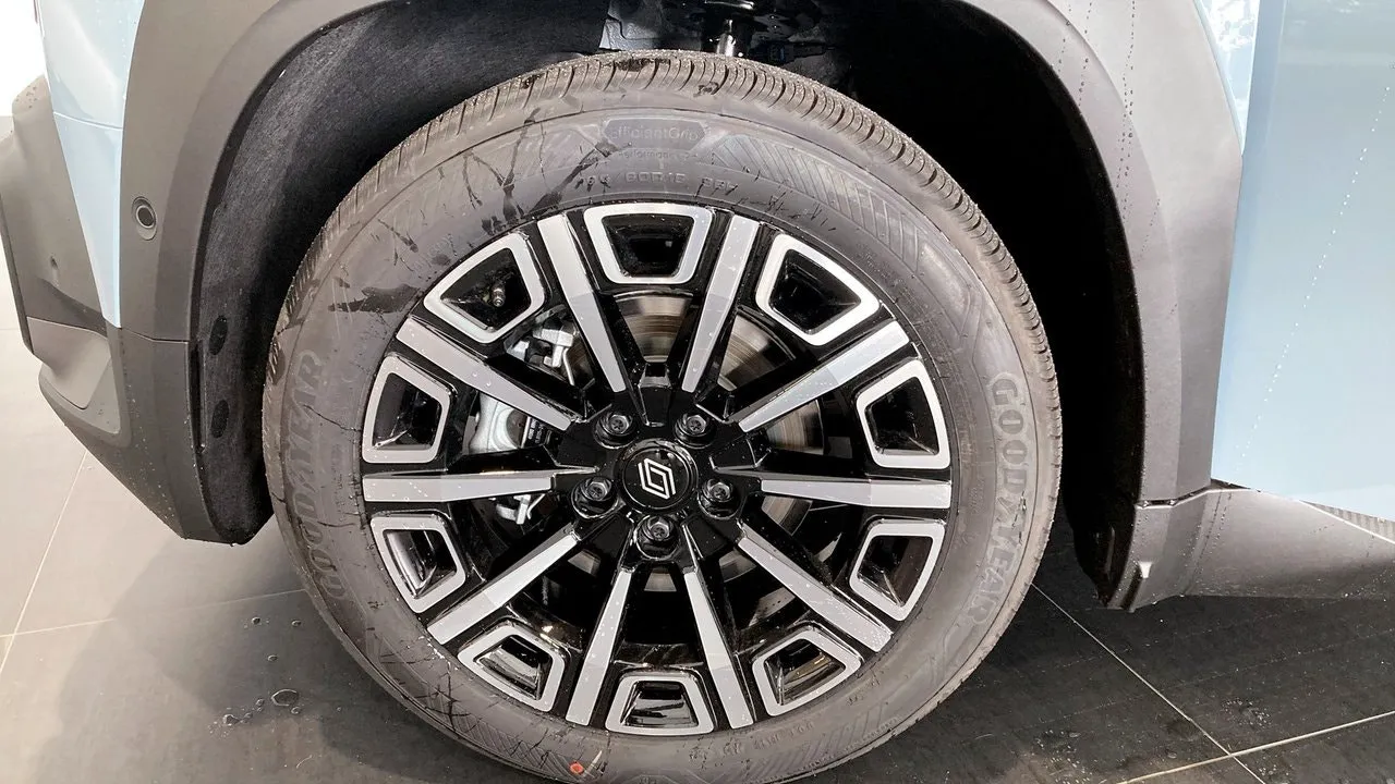 Vehicle image 23