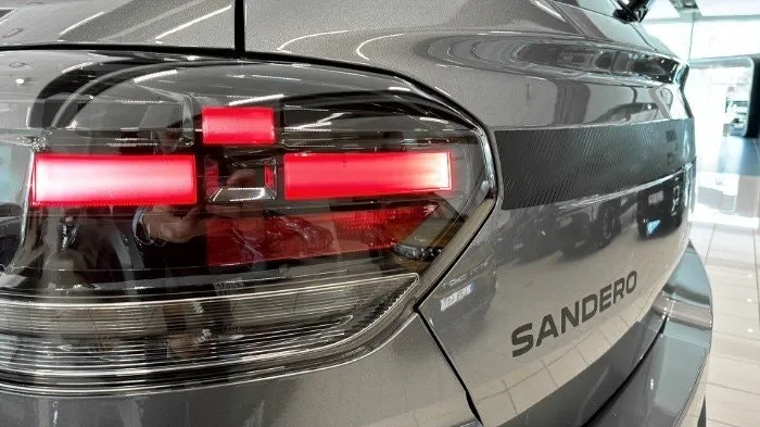 Vehicle image 15