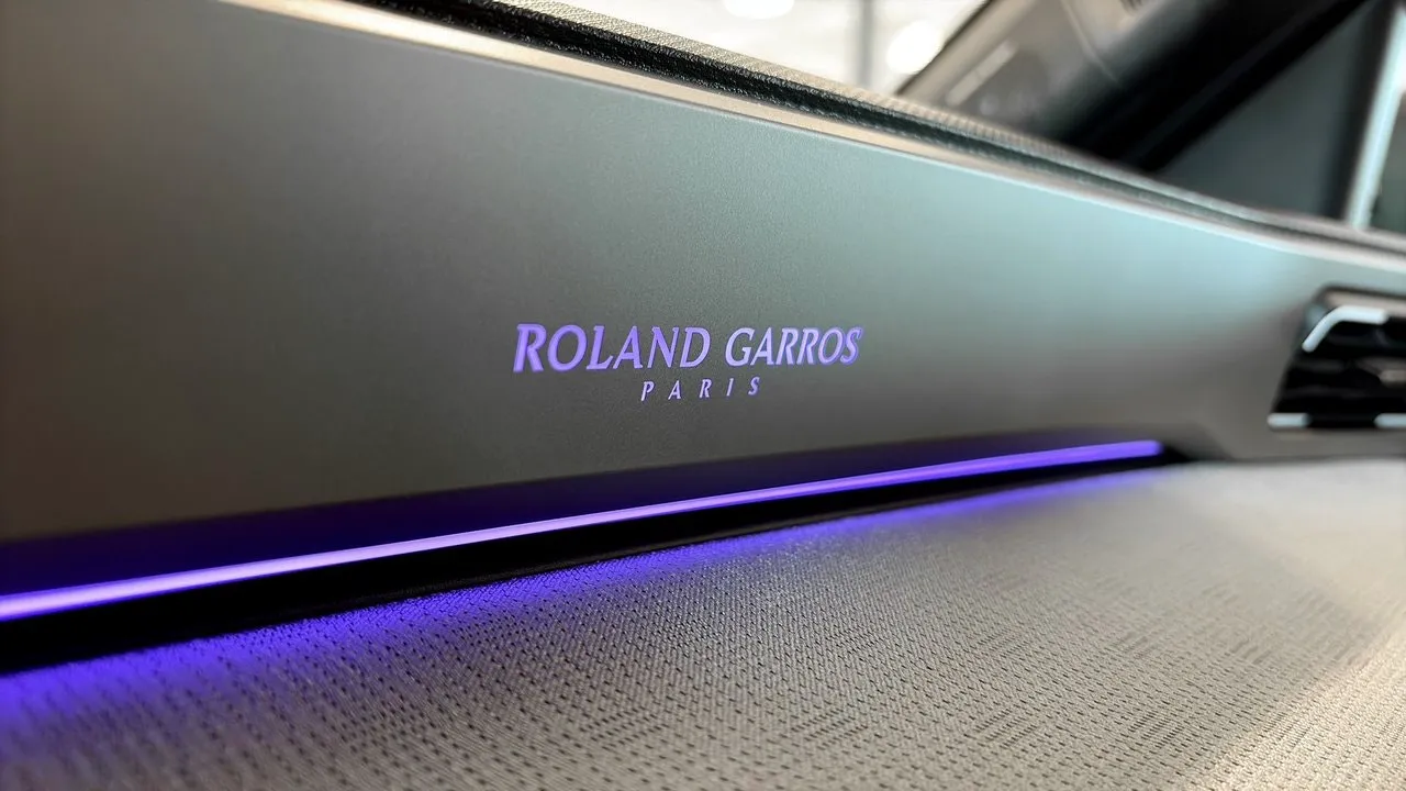 Vehicle image 21