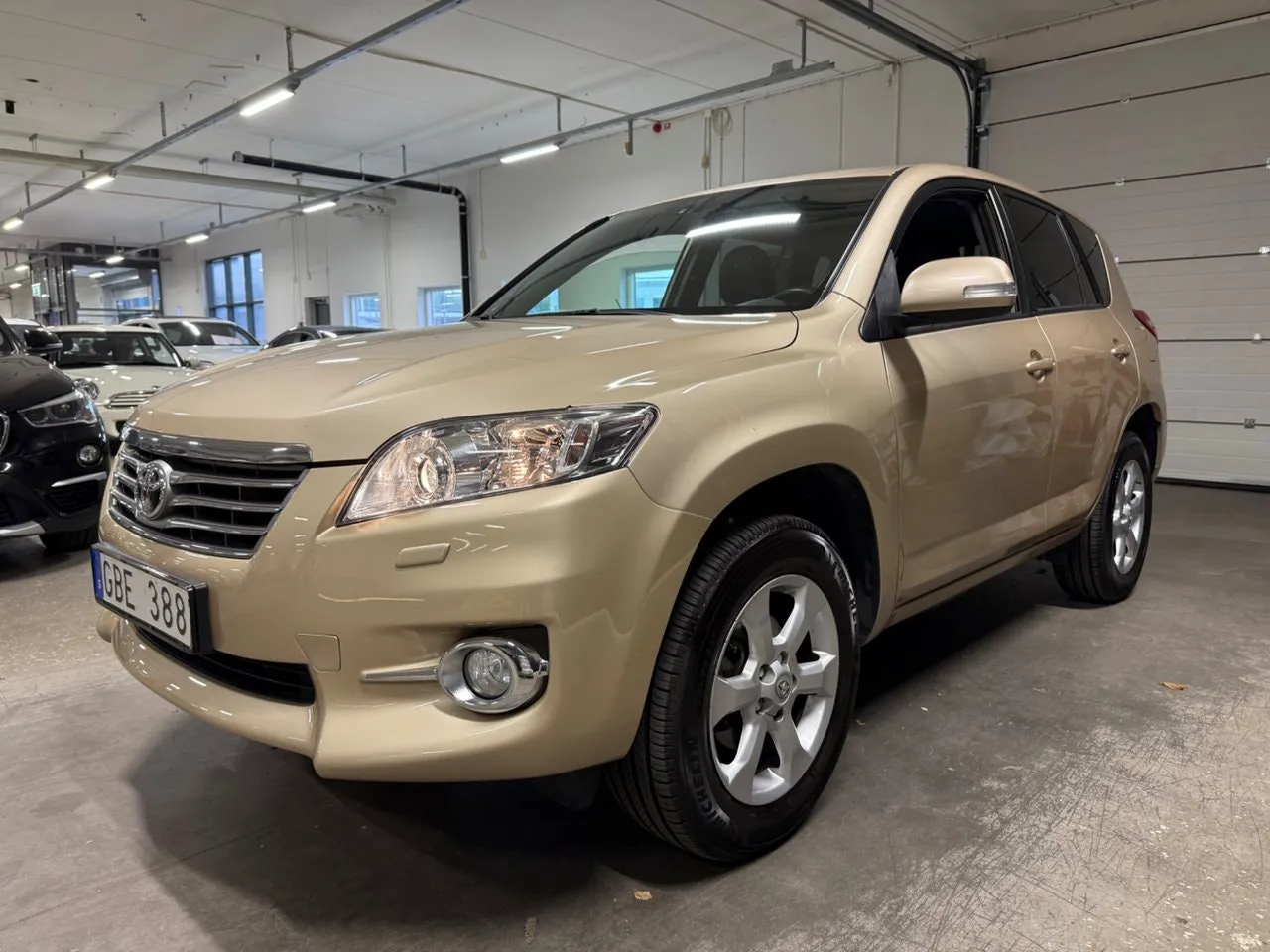 Vehicle image 6