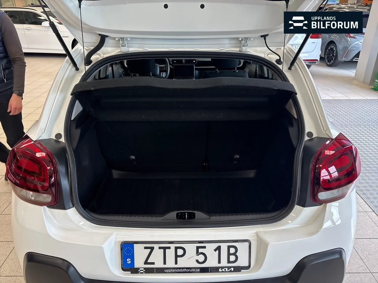 Vehicle image 13