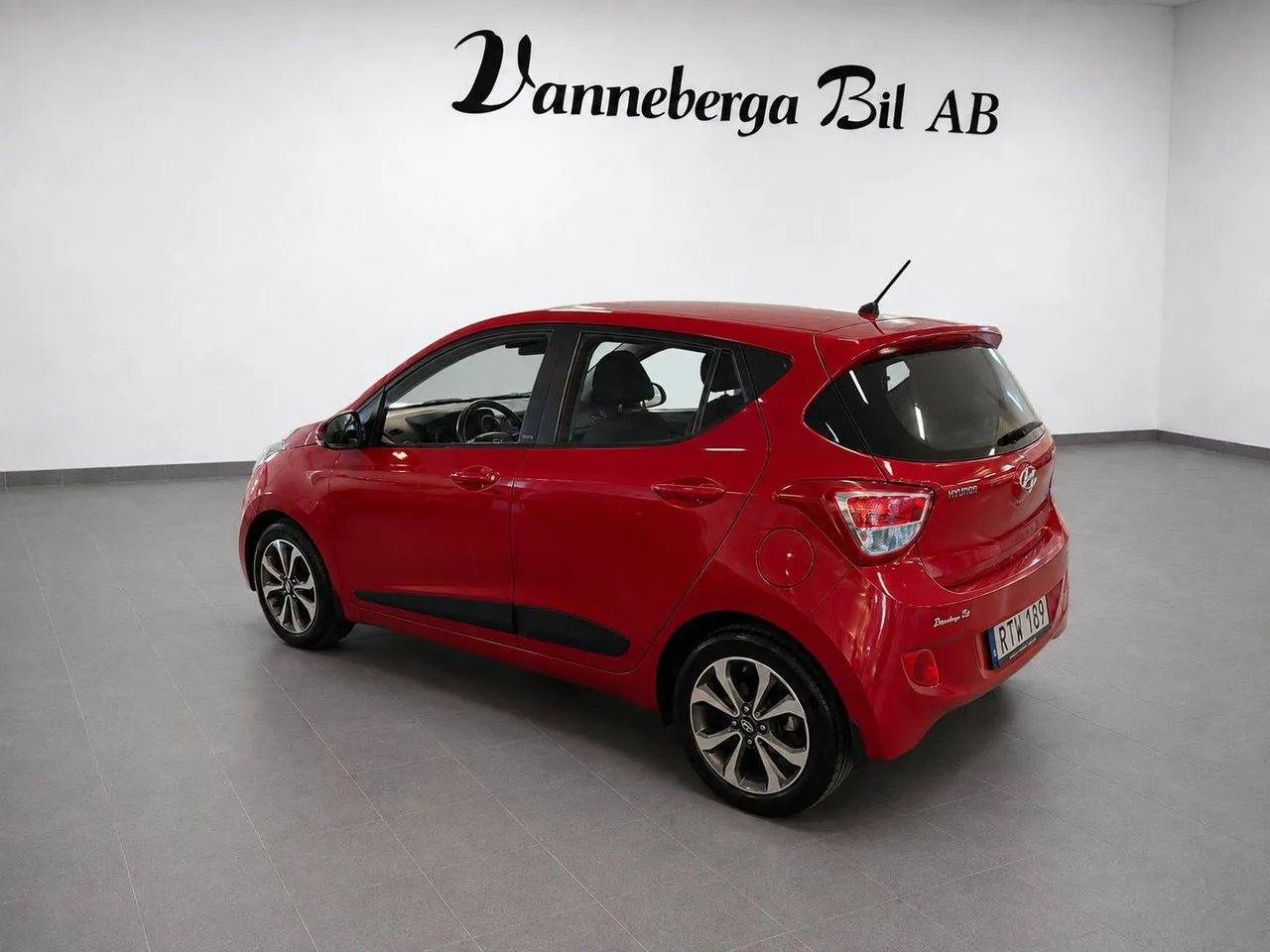 Vehicle image 3