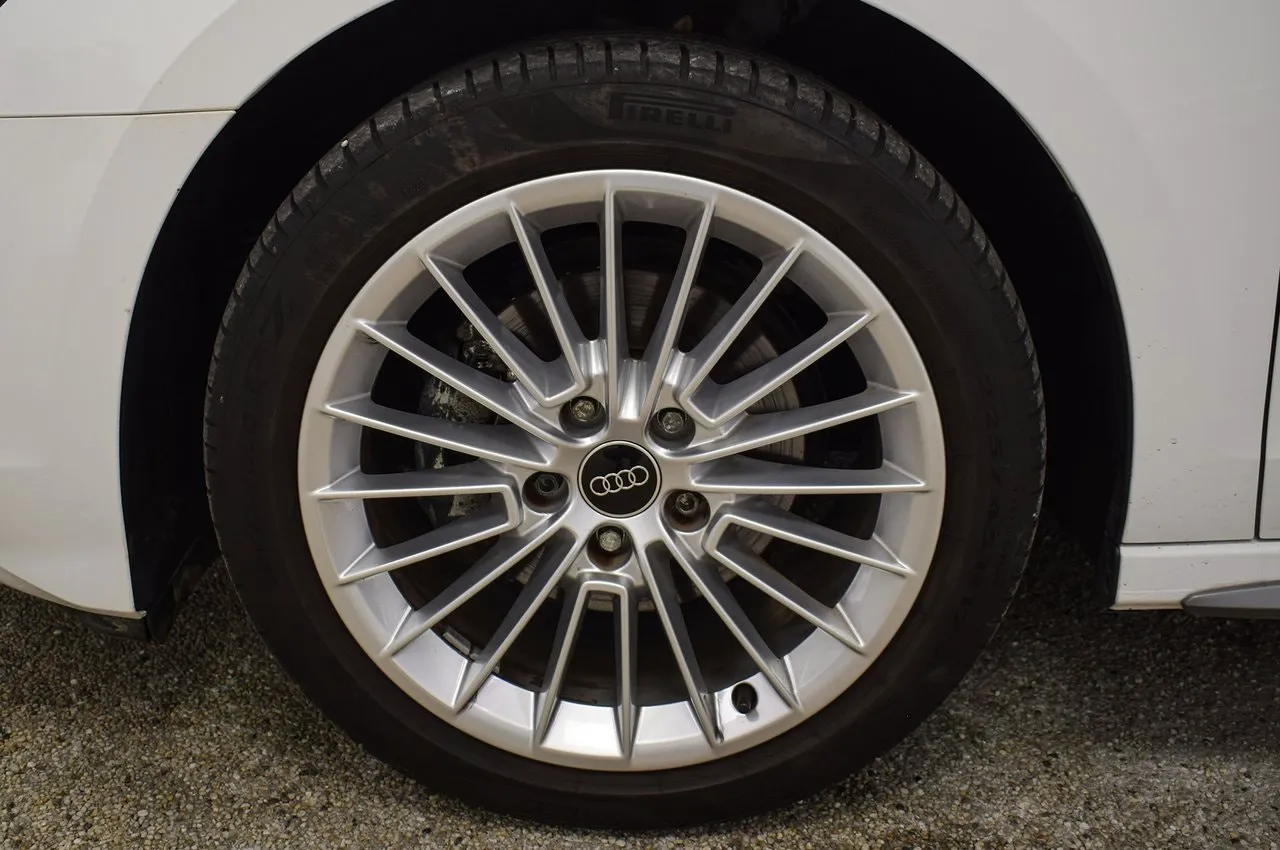 Vehicle image 25