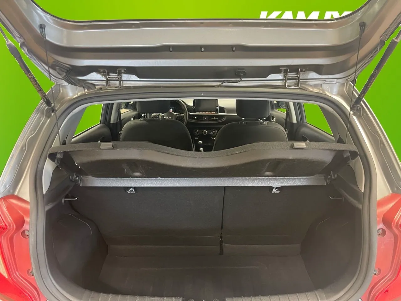Vehicle image 15
