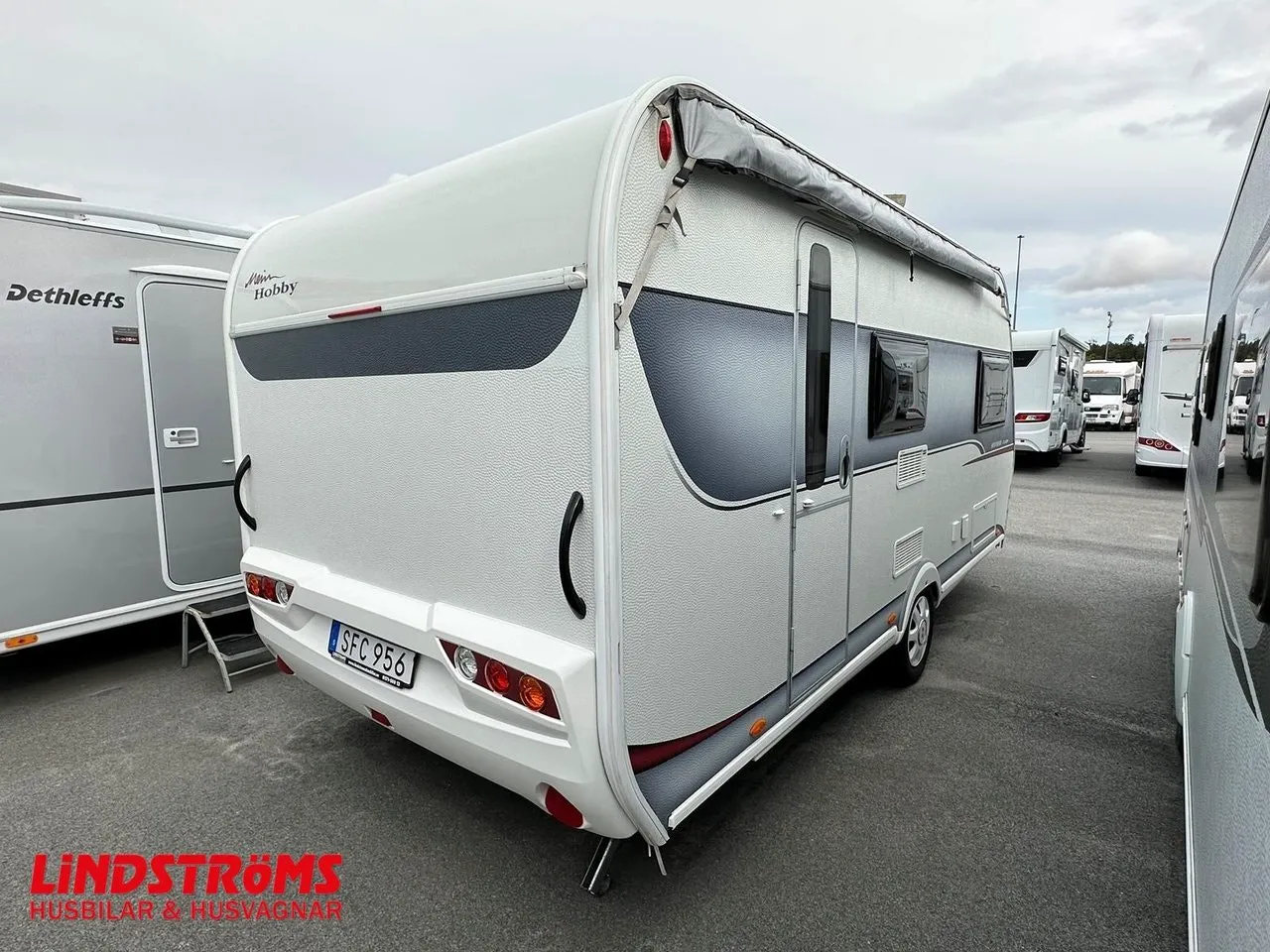 Vehicle image 18