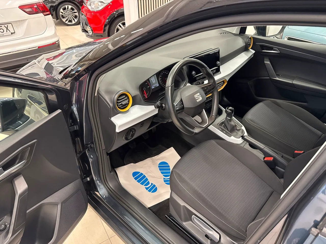 Vehicle image 4