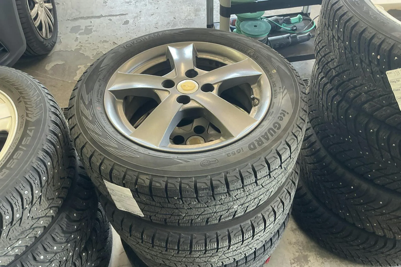 Vehicle image 10
