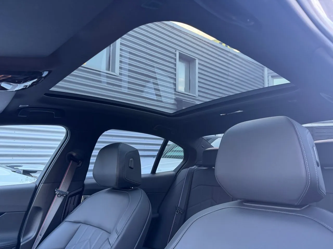 Vehicle image 18