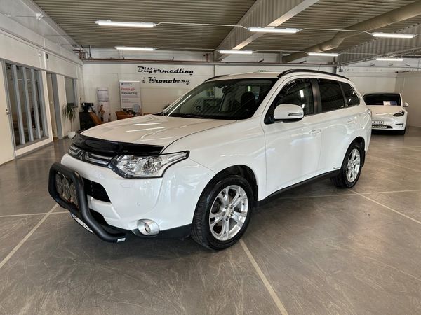 Mitsubishi Outlander 2.2 Di-D 4WD Comfort Dragkrok Nyservad - 2013