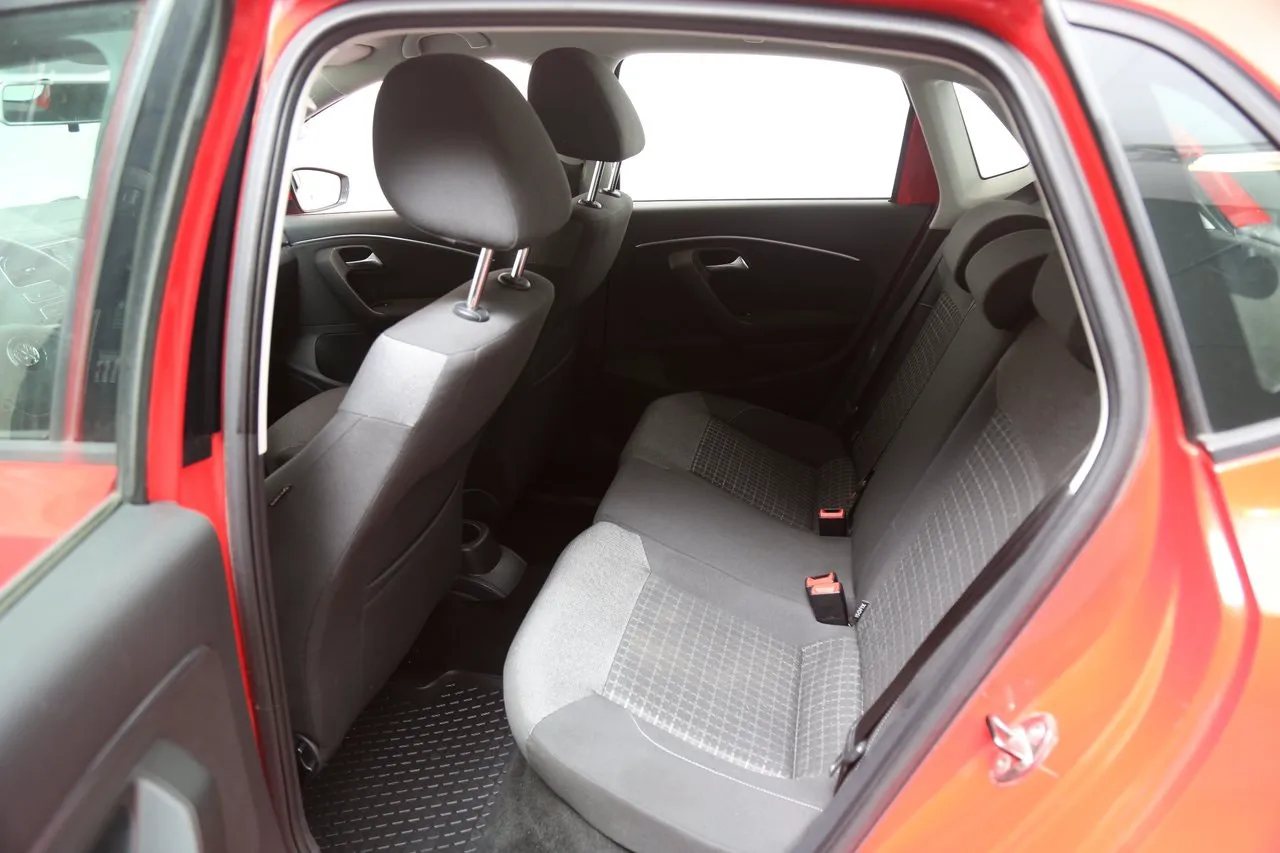 Vehicle image 16