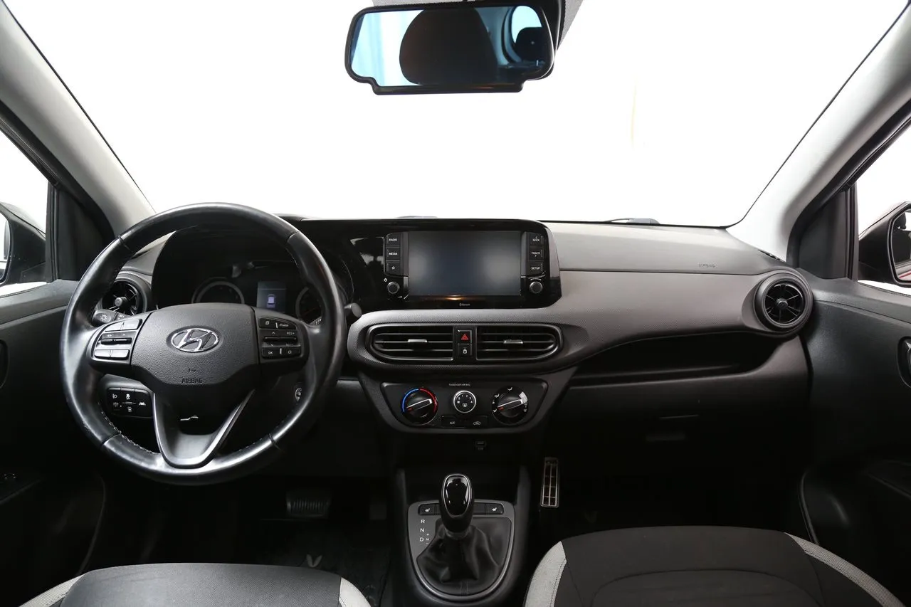 Vehicle image 16