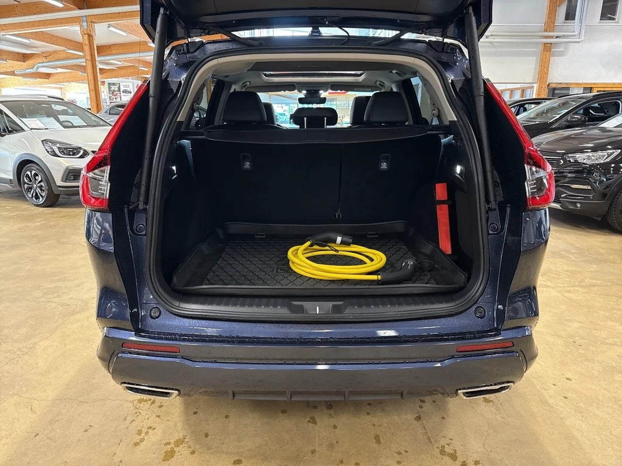 Vehicle image 13
