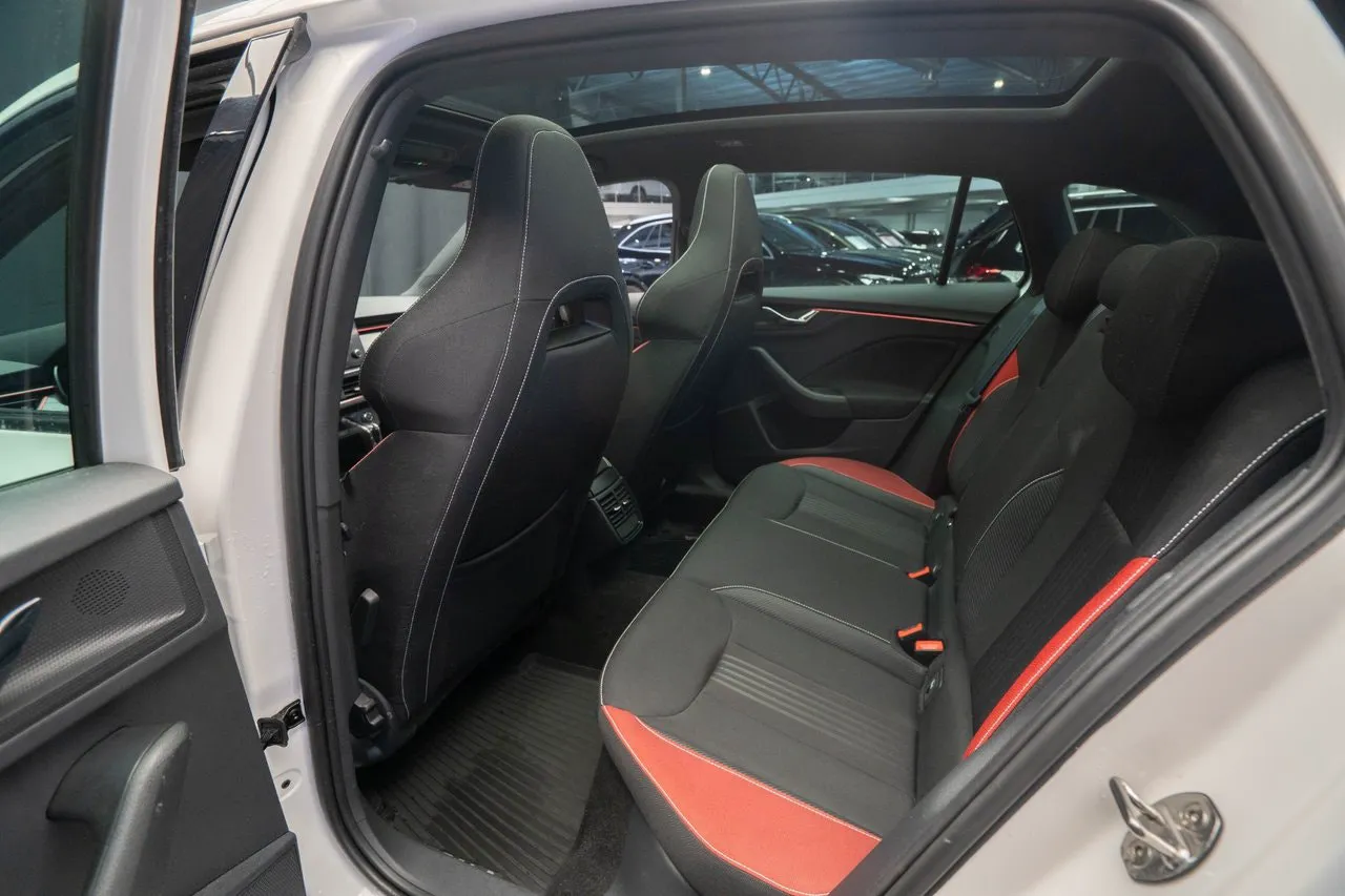 Vehicle image 16