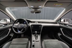 Volkswagen Passat bild 13
