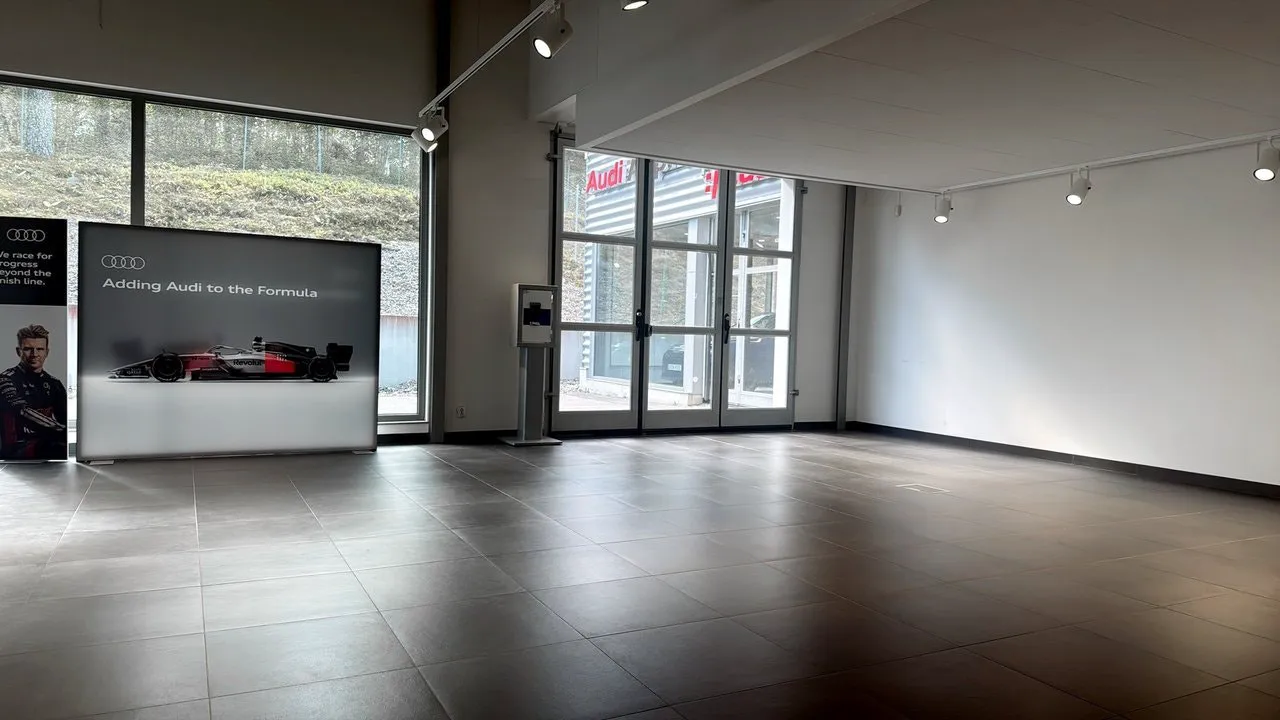 Vehicle image 20