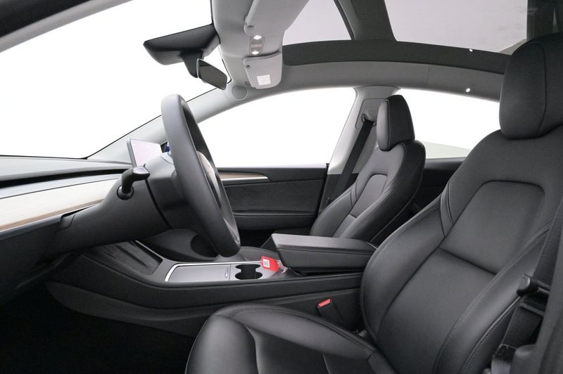 Tesla Model Y bild 8