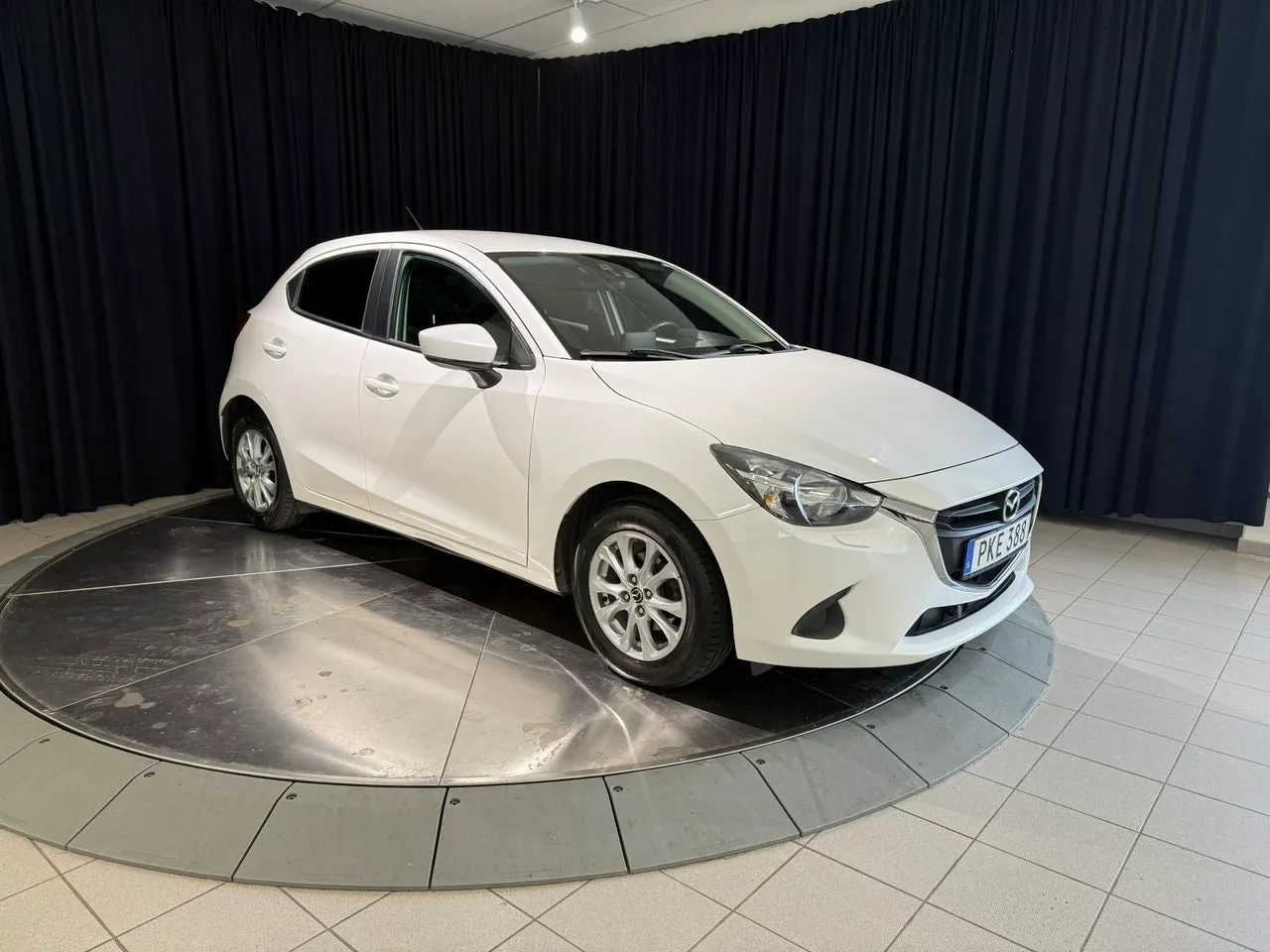 Vehicle image 7