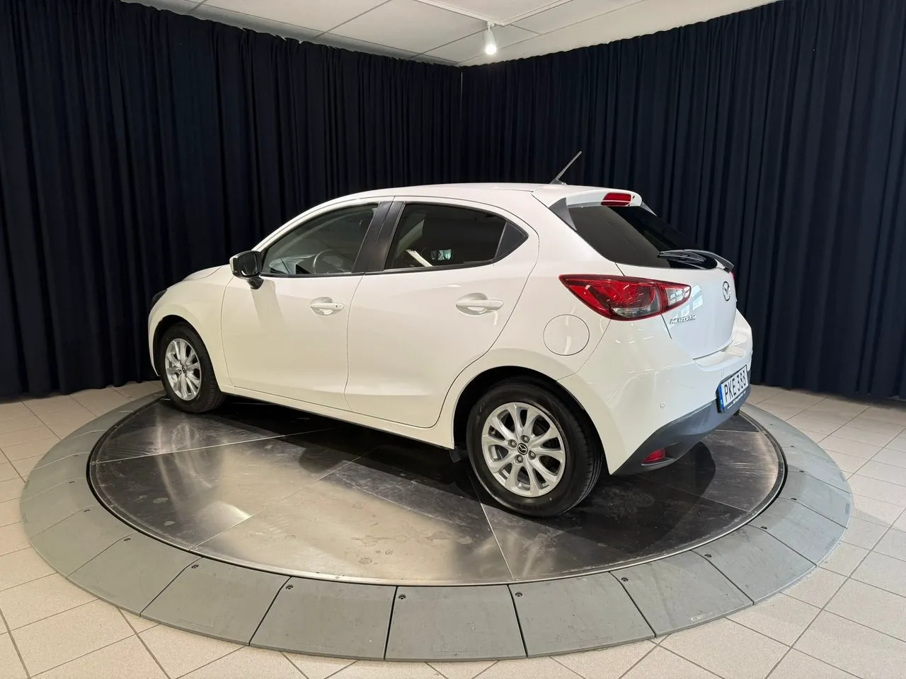 Vehicle image 3