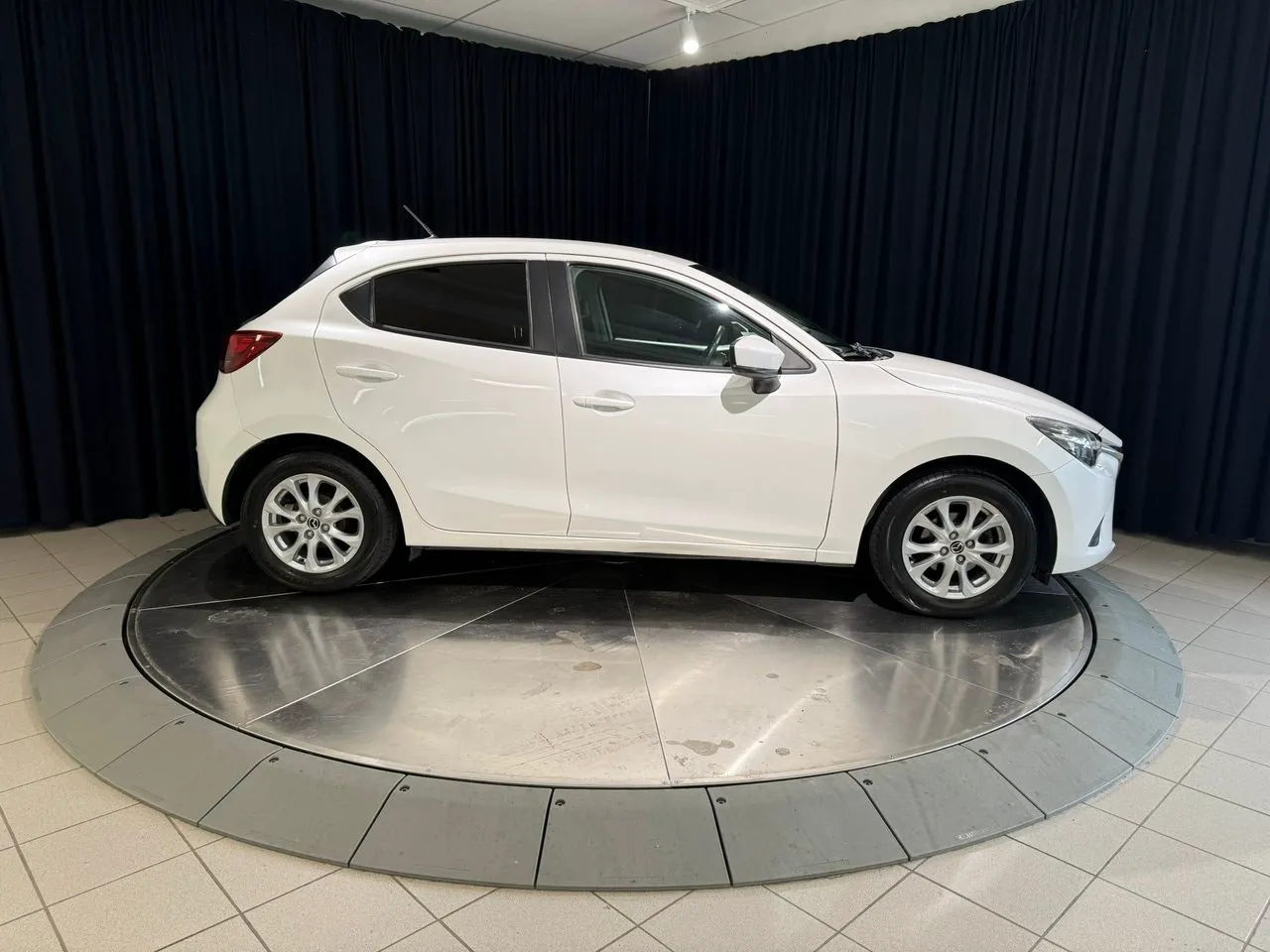 Vehicle image 6