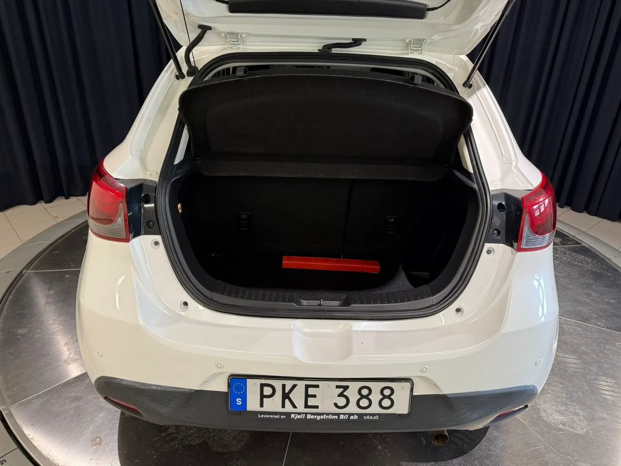 Vehicle image 8