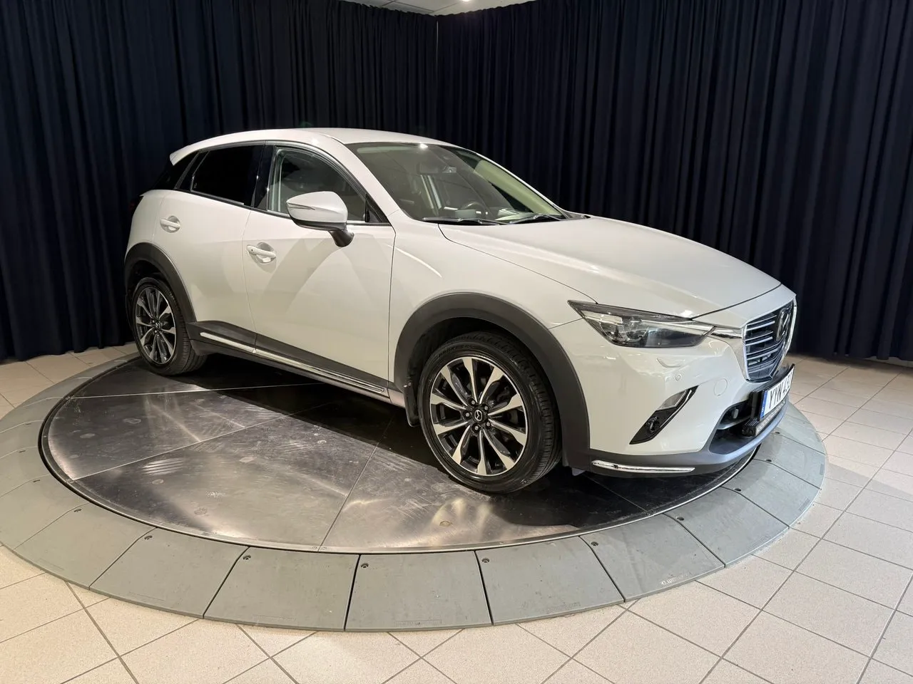 Vehicle image 7