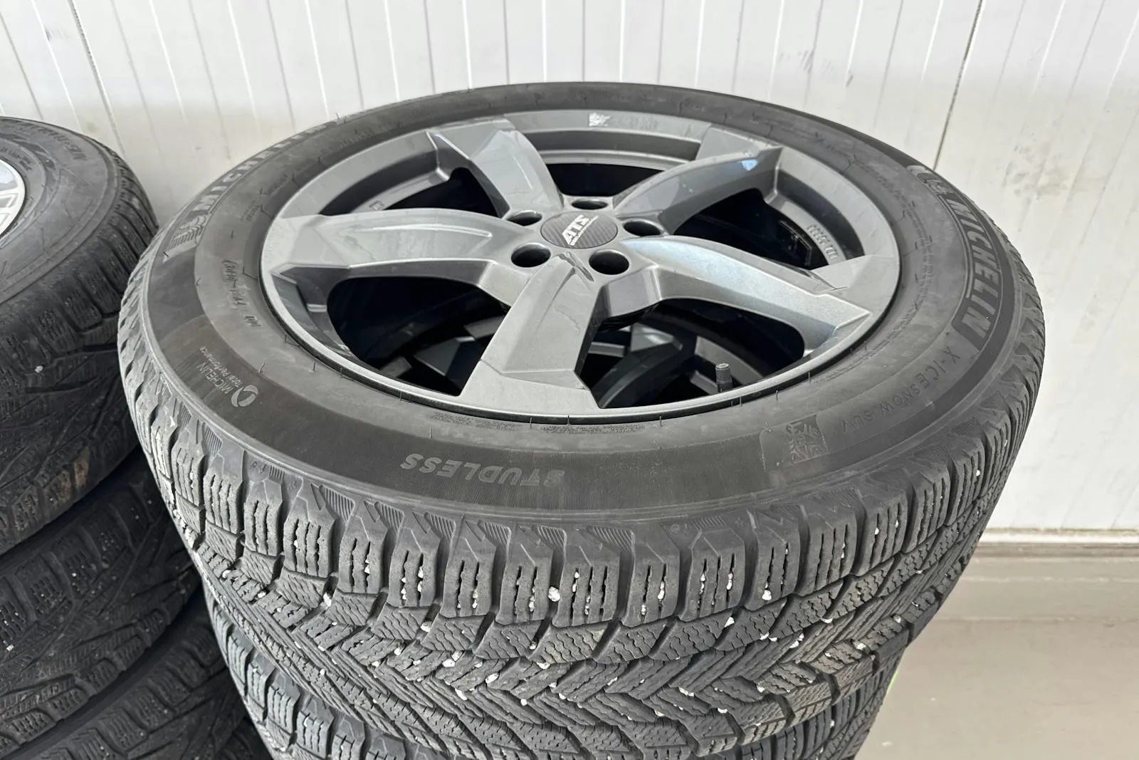 Vehicle image 21