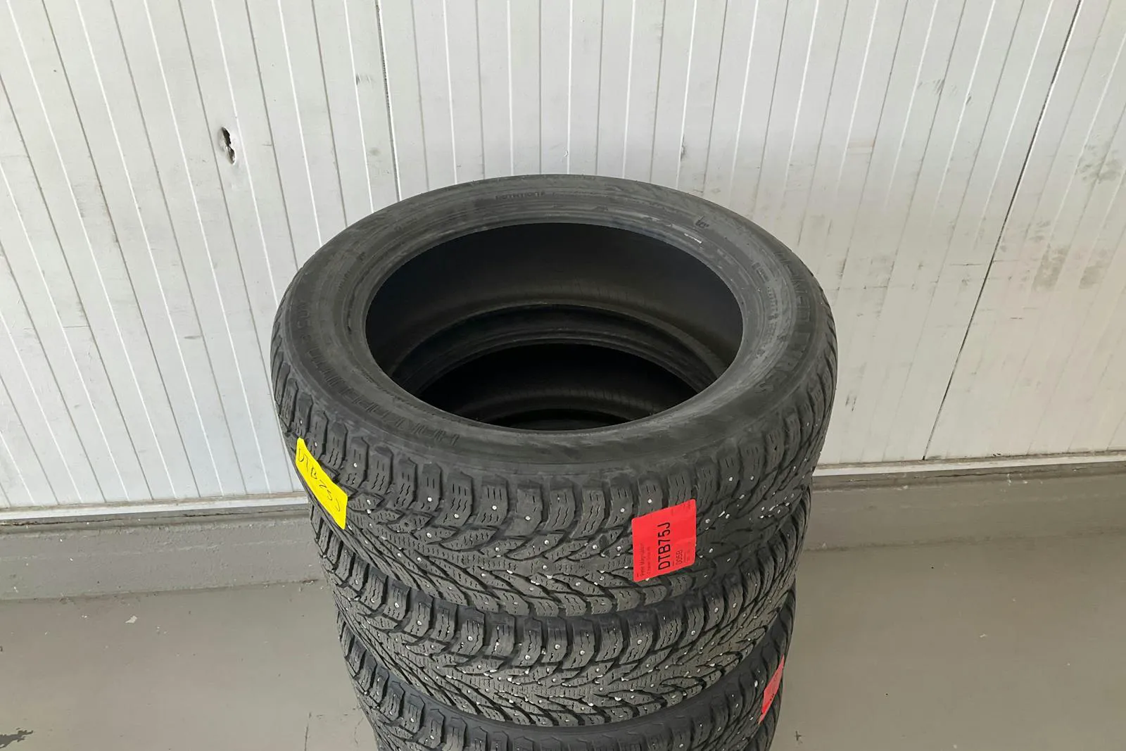 Vehicle image 20