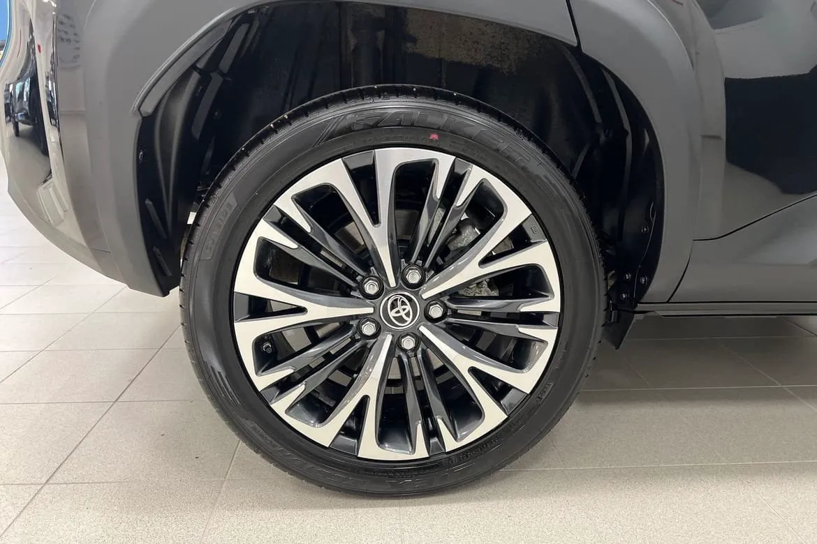 Vehicle image 16