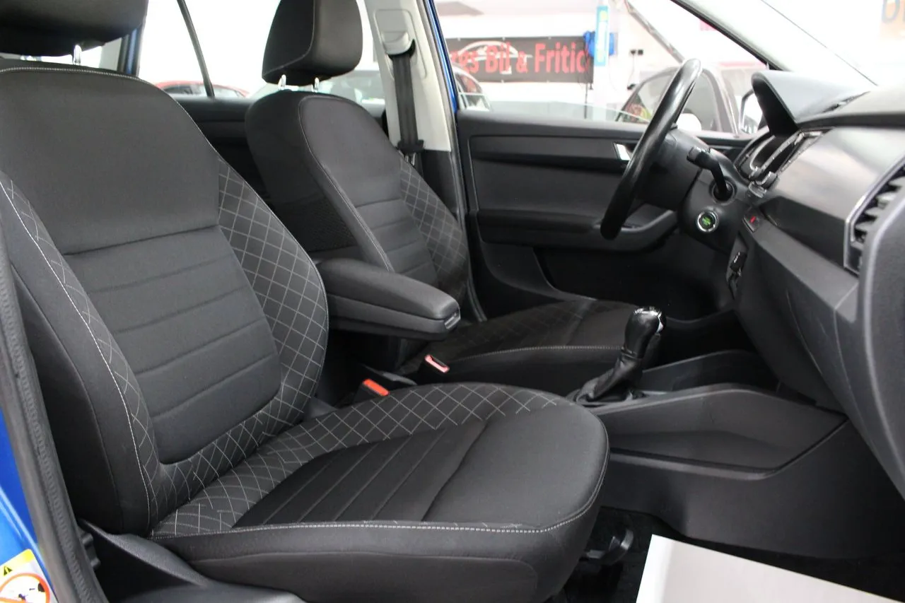 Vehicle image 15