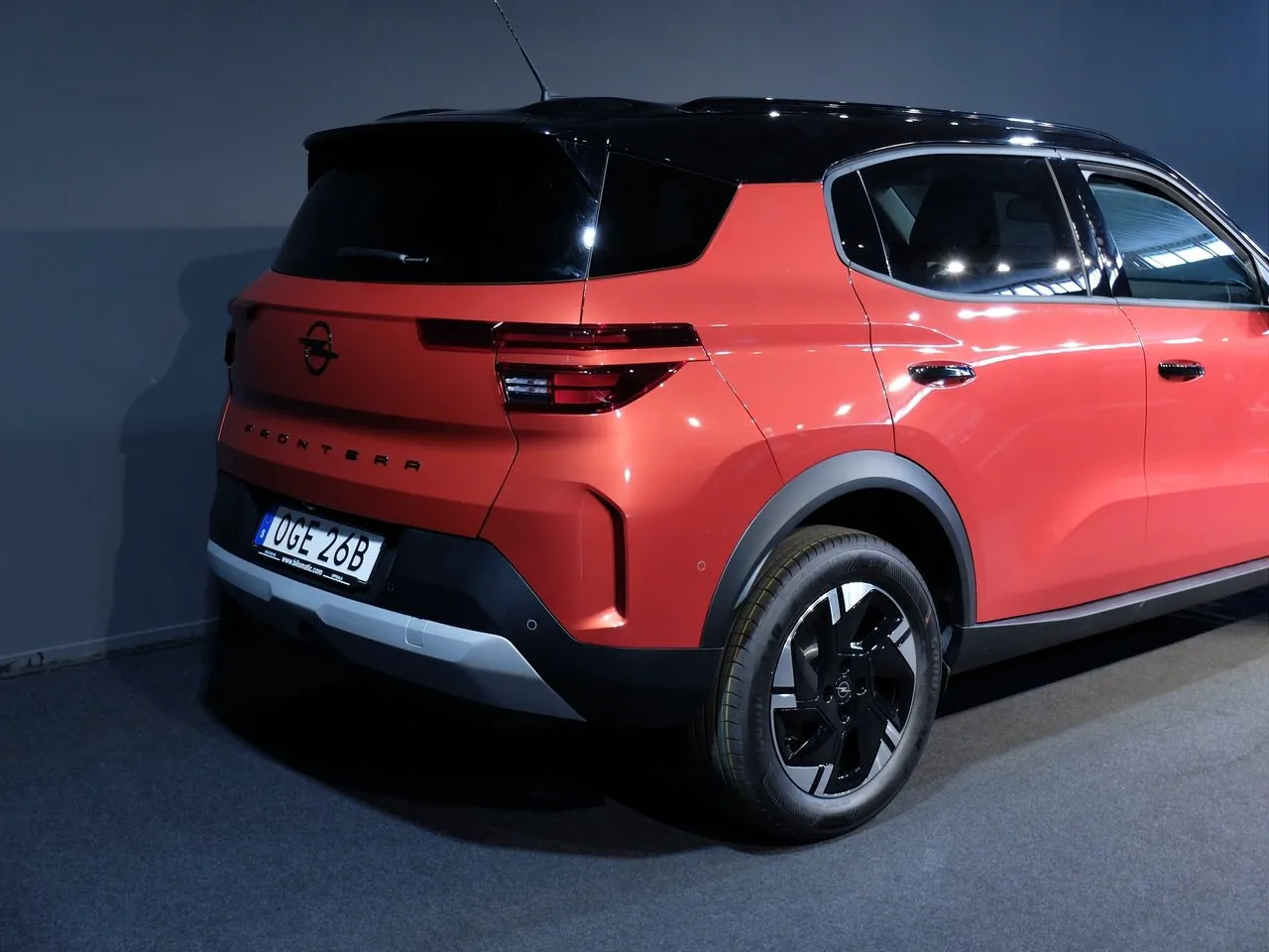 Vehicle image 3
