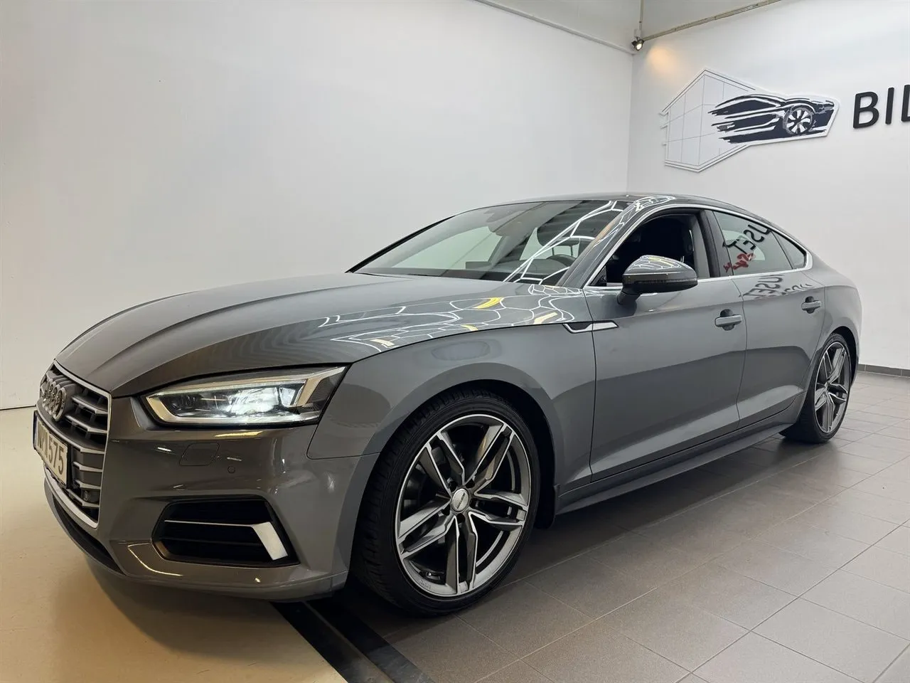 Vehicle image 4